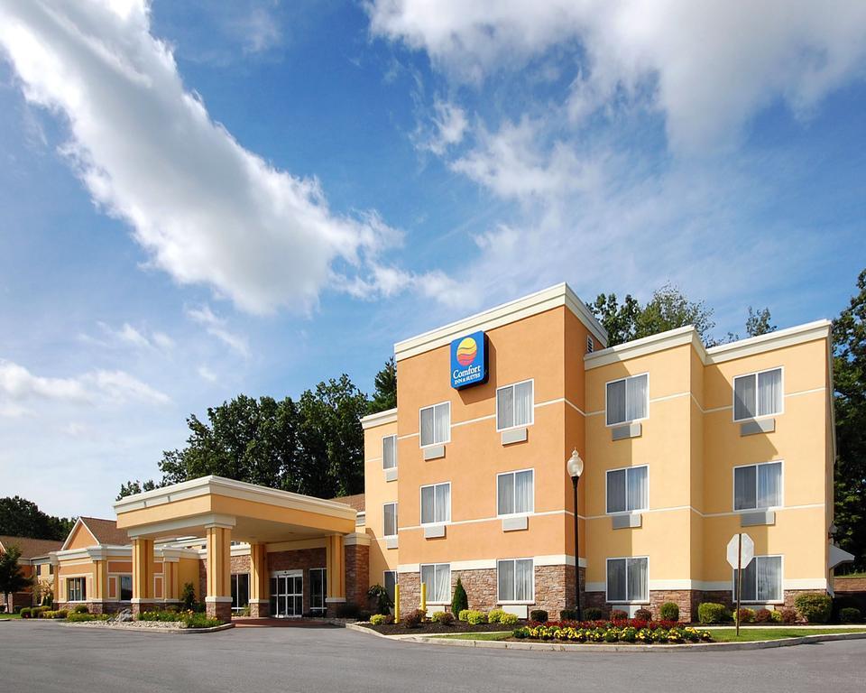 Comfort Inn & Suites Saratoga Springs Exterior photo