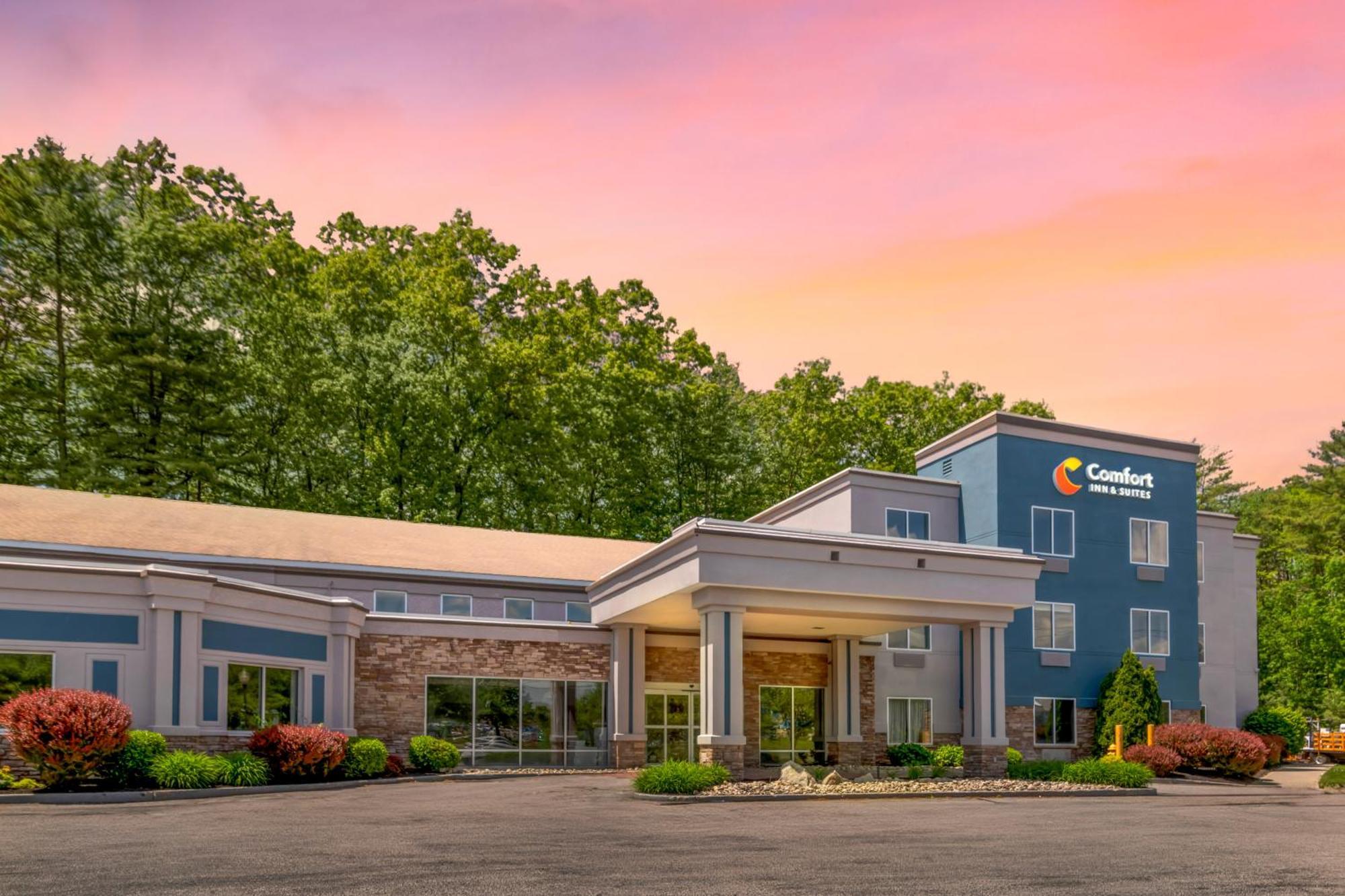 Comfort Inn & Suites Saratoga Springs Exterior photo