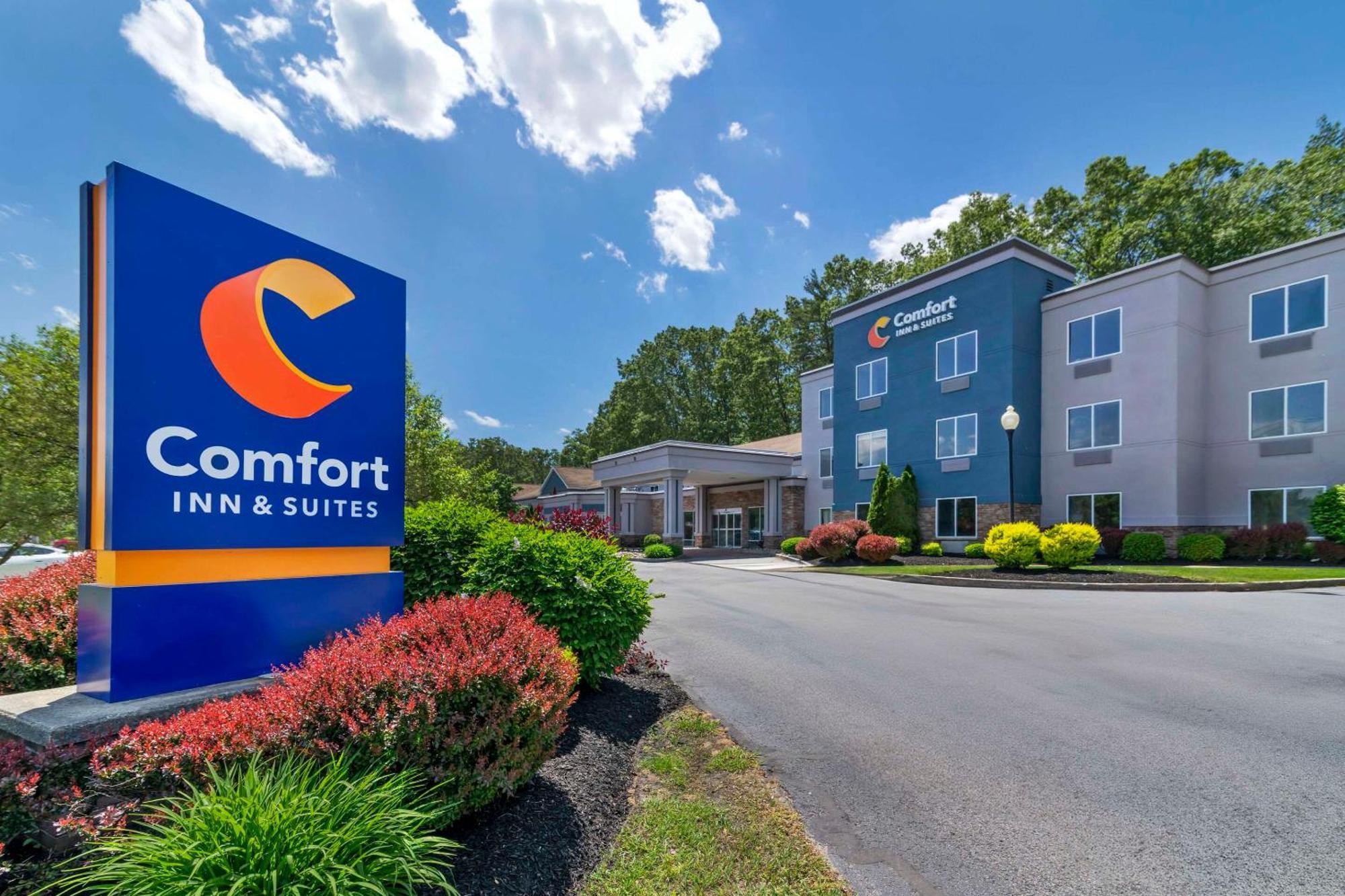 Comfort Inn & Suites Saratoga Springs Exterior photo