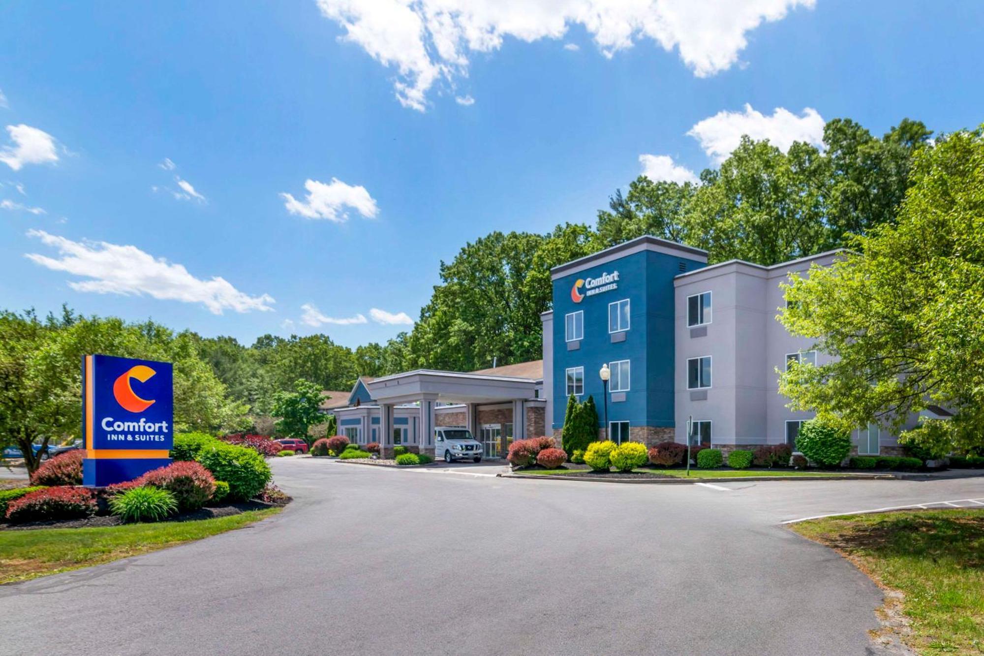 Comfort Inn & Suites Saratoga Springs Exterior photo