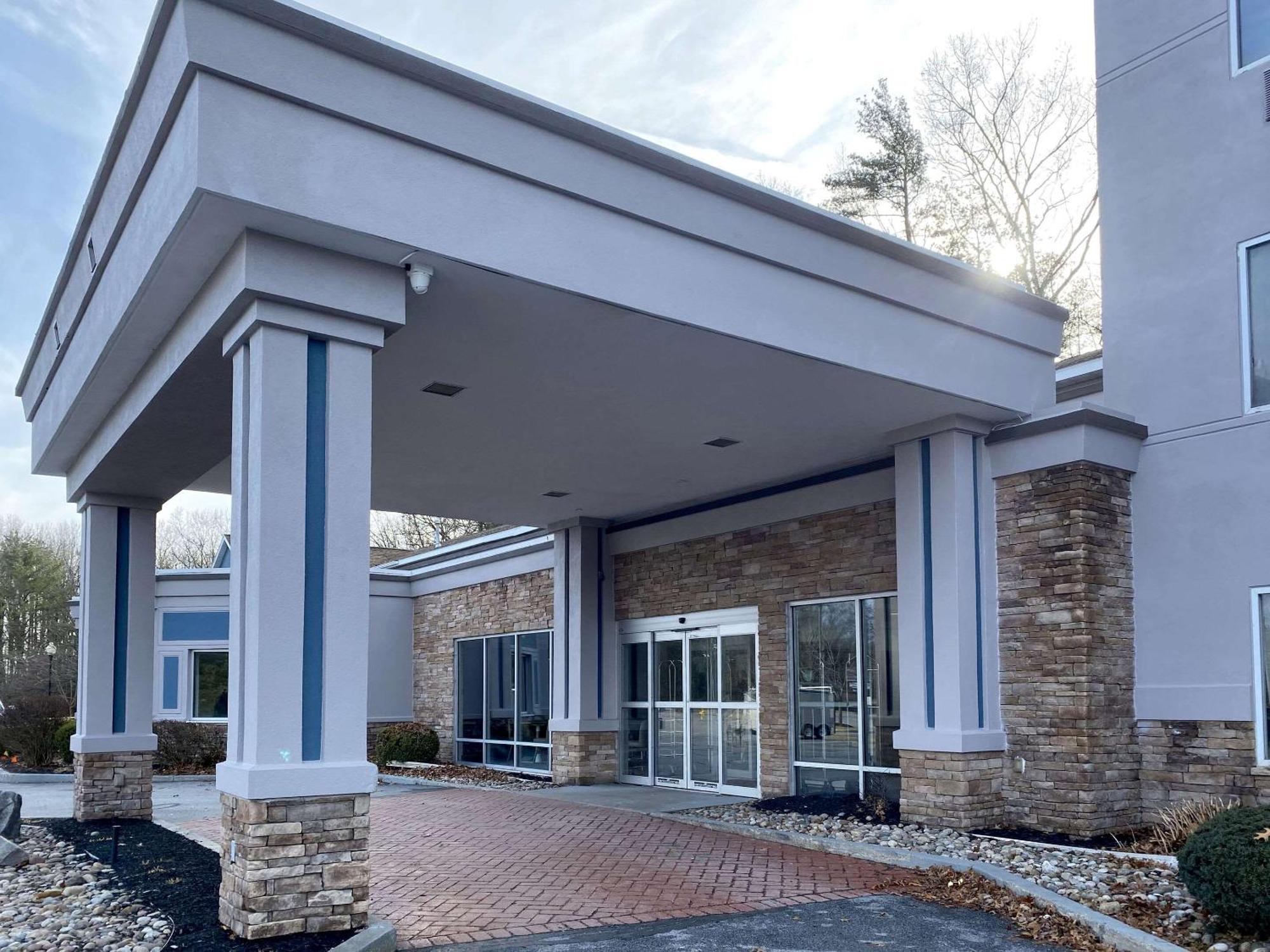 Comfort Inn & Suites Saratoga Springs Exterior photo